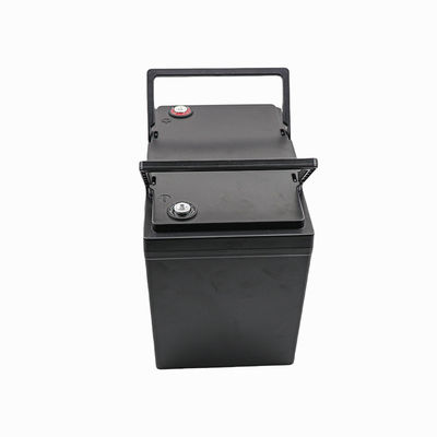 Bateria recarregável de 12V LiFePO4 com classificação IP67 6000G Terminal M8 para vida útil prolongada